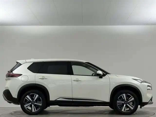 日産 エクストレイル G e－4ORCE 埼玉県 2024(令6)年 0.1万km ブリリアントホワイトパール 純正１２．３型ＤＡ　全方位　温シート　ＢＳＭ　ＨＵＤ　ＥＴＣ２．０　ＬＥＤ　プロパイロット　パーキングアシスト　パワーシート　パワーバックドア　ＡＣ１００V　ＢＴ　フルセグ　ダウンヒルアシスト　コネクトナビ