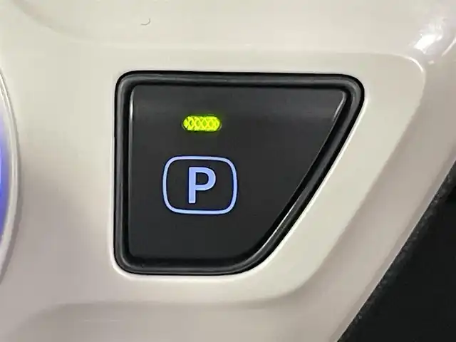 トヨタ プリウス Sセーフティプラス 千葉県 2018(平30)年 5.7万km アティチュードブラックマイカ 禁煙車/トヨタセーフティセンス/・プリクラッシュブレーキ/・インテリジェントクリアランスソナー/・自動ヘッドランプ/・レーンデパーチャーアラート/・先行車発進告知機能/・パーキングアシスト/純正7インチナビ/CD/Bluetooth/ワンセグ/社外デジタルインナーミラー/バックカメラ/レーダークルーズコントロール/LEDオートライト/純正フロアマット/ETC/プッシュスタート/ドアバイザー/スマートキー/スペアキー/取扱説明書/保証書