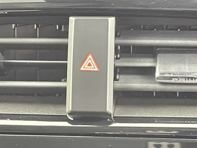 トヨタ プリウス Sセーフティプラス 千葉県 2018(平30)年 5.7万km アティチュードブラックマイカ 禁煙車/トヨタセーフティセンス/・プリクラッシュブレーキ/・インテリジェントクリアランスソナー/・自動ヘッドランプ/・レーンデパーチャーアラート/・先行車発進告知機能/・パーキングアシスト/純正7インチナビ/CD/Bluetooth/ワンセグ/社外デジタルインナーミラー/バックカメラ/レーダークルーズコントロール/LEDオートライト/純正フロアマット/ETC/プッシュスタート/ドアバイザー/スマートキー/スペアキー/取扱説明書/保証書