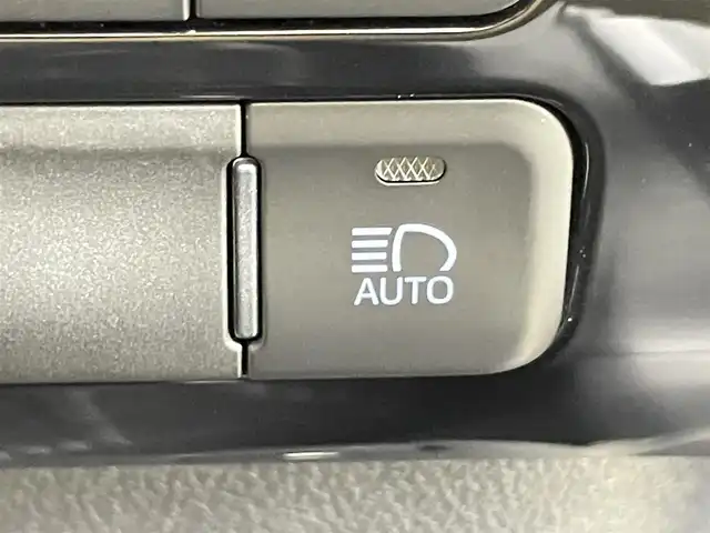 トヨタ プリウス Sセーフティプラス 千葉県 2018(平30)年 5.7万km アティチュードブラックマイカ 禁煙車/トヨタセーフティセンス/・プリクラッシュブレーキ/・インテリジェントクリアランスソナー/・自動ヘッドランプ/・レーンデパーチャーアラート/・先行車発進告知機能/・パーキングアシスト/純正7インチナビ/CD/Bluetooth/ワンセグ/社外デジタルインナーミラー/バックカメラ/レーダークルーズコントロール/LEDオートライト/純正フロアマット/ETC/プッシュスタート/ドアバイザー/スマートキー/スペアキー/取扱説明書/保証書