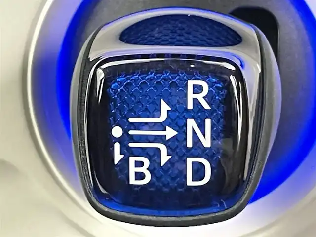 トヨタ プリウス Sセーフティプラス 千葉県 2018(平30)年 5.7万km アティチュードブラックマイカ 禁煙車/トヨタセーフティセンス/・プリクラッシュブレーキ/・インテリジェントクリアランスソナー/・自動ヘッドランプ/・レーンデパーチャーアラート/・先行車発進告知機能/・パーキングアシスト/純正7インチナビ/CD/Bluetooth/ワンセグ/社外デジタルインナーミラー/バックカメラ/レーダークルーズコントロール/LEDオートライト/純正フロアマット/ETC/プッシュスタート/ドアバイザー/スマートキー/スペアキー/取扱説明書/保証書