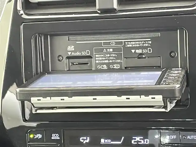 トヨタ プリウス Sセーフティプラス 千葉県 2018(平30)年 5.7万km アティチュードブラックマイカ 禁煙車/トヨタセーフティセンス/・プリクラッシュブレーキ/・インテリジェントクリアランスソナー/・自動ヘッドランプ/・レーンデパーチャーアラート/・先行車発進告知機能/・パーキングアシスト/純正7インチナビ/CD/Bluetooth/ワンセグ/社外デジタルインナーミラー/バックカメラ/レーダークルーズコントロール/LEDオートライト/純正フロアマット/ETC/プッシュスタート/ドアバイザー/スマートキー/スペアキー/取扱説明書/保証書