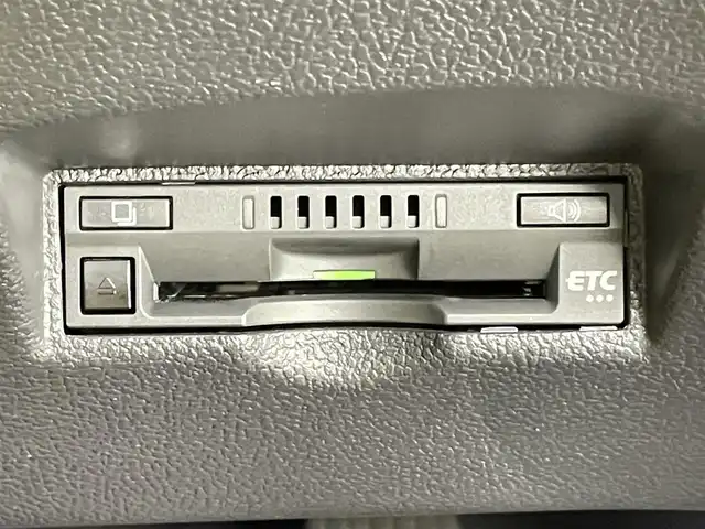 トヨタ プリウス Sセーフティプラス 千葉県 2018(平30)年 5.7万km アティチュードブラックマイカ 禁煙車/トヨタセーフティセンス/・プリクラッシュブレーキ/・インテリジェントクリアランスソナー/・自動ヘッドランプ/・レーンデパーチャーアラート/・先行車発進告知機能/・パーキングアシスト/純正7インチナビ/CD/Bluetooth/ワンセグ/社外デジタルインナーミラー/バックカメラ/レーダークルーズコントロール/LEDオートライト/純正フロアマット/ETC/プッシュスタート/ドアバイザー/スマートキー/スペアキー/取扱説明書/保証書