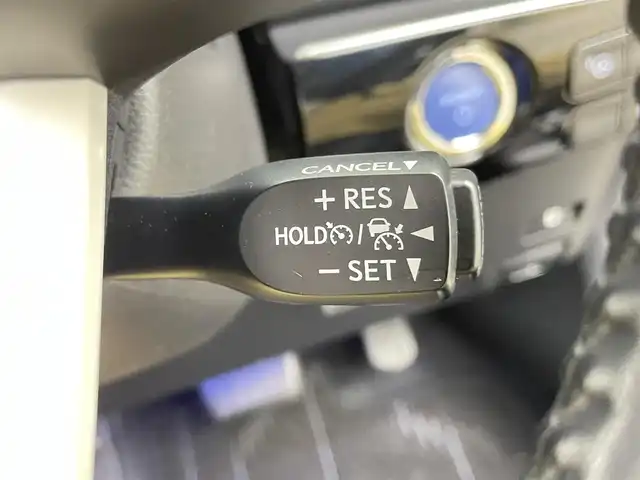 トヨタ プリウス Sセーフティプラス 千葉県 2018(平30)年 5.7万km アティチュードブラックマイカ 禁煙車/トヨタセーフティセンス/・プリクラッシュブレーキ/・インテリジェントクリアランスソナー/・自動ヘッドランプ/・レーンデパーチャーアラート/・先行車発進告知機能/・パーキングアシスト/純正7インチナビ/CD/Bluetooth/ワンセグ/社外デジタルインナーミラー/バックカメラ/レーダークルーズコントロール/LEDオートライト/純正フロアマット/ETC/プッシュスタート/ドアバイザー/スマートキー/スペアキー/取扱説明書/保証書