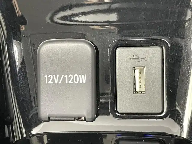 トヨタ プリウス Sセーフティプラス 千葉県 2018(平30)年 5.7万km アティチュードブラックマイカ 禁煙車/トヨタセーフティセンス/・プリクラッシュブレーキ/・インテリジェントクリアランスソナー/・自動ヘッドランプ/・レーンデパーチャーアラート/・先行車発進告知機能/・パーキングアシスト/純正7インチナビ/CD/Bluetooth/ワンセグ/社外デジタルインナーミラー/バックカメラ/レーダークルーズコントロール/LEDオートライト/純正フロアマット/ETC/プッシュスタート/ドアバイザー/スマートキー/スペアキー/取扱説明書/保証書