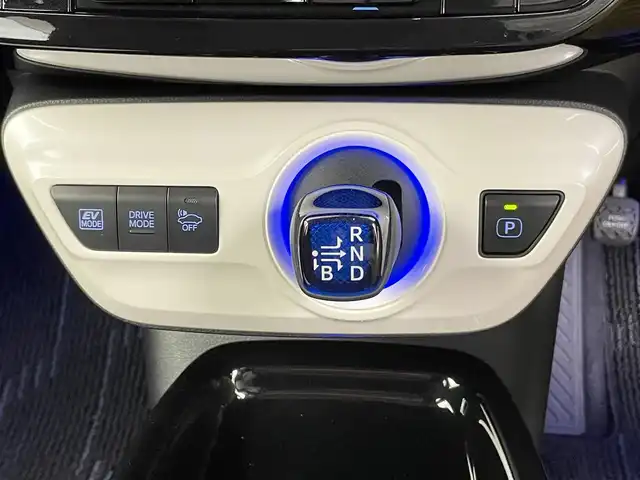 トヨタ プリウス Sセーフティプラス 千葉県 2018(平30)年 5.7万km アティチュードブラックマイカ 禁煙車/トヨタセーフティセンス/・プリクラッシュブレーキ/・インテリジェントクリアランスソナー/・自動ヘッドランプ/・レーンデパーチャーアラート/・先行車発進告知機能/・パーキングアシスト/純正7インチナビ/CD/Bluetooth/ワンセグ/社外デジタルインナーミラー/バックカメラ/レーダークルーズコントロール/LEDオートライト/純正フロアマット/ETC/プッシュスタート/ドアバイザー/スマートキー/スペアキー/取扱説明書/保証書