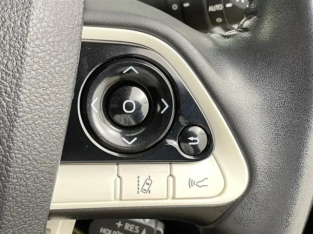 トヨタ プリウス Sセーフティプラス 千葉県 2018(平30)年 5.7万km アティチュードブラックマイカ 禁煙車/トヨタセーフティセンス/・プリクラッシュブレーキ/・インテリジェントクリアランスソナー/・自動ヘッドランプ/・レーンデパーチャーアラート/・先行車発進告知機能/・パーキングアシスト/純正7インチナビ/CD/Bluetooth/ワンセグ/社外デジタルインナーミラー/バックカメラ/レーダークルーズコントロール/LEDオートライト/純正フロアマット/ETC/プッシュスタート/ドアバイザー/スマートキー/スペアキー/取扱説明書/保証書