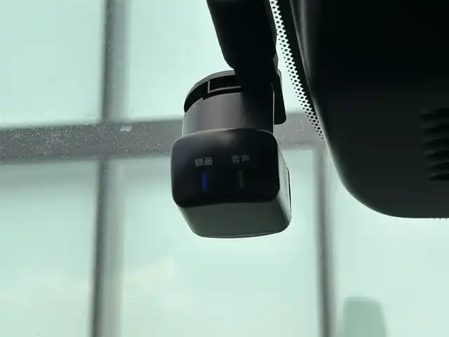 日産 ノート X 和歌山県 2023(令5)年 2.9万km ピュアホワイトパール 純正9インチディスプレイオーディオ/Bluetooth/USB/アラウンドビューモニター/ビルトインETC/前後ドライブレコーダー/デジタルインナーミラー/衝突軽減カメラ/BSM/コーナーセンサー/ステアリングスイッチ/電動パーキングブレーキ/オートブレーキホールド/ドライブモードセレクト/LEDヘッドライト/フォグランプ/オートライト/オートハイビーム/純正16インチAW/ドアバイザー/純正フロアマット/プッシュスタート/スマートキー/取扱説明書