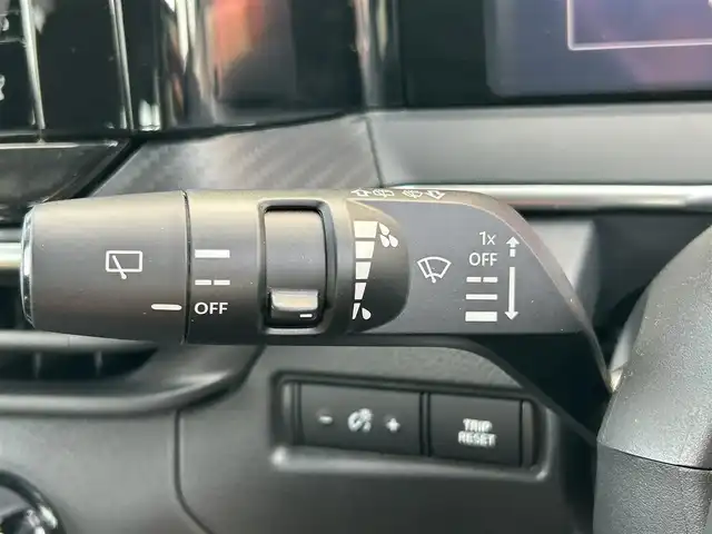 日産 ノート X 和歌山県 2023(令5)年 2.9万km ピュアホワイトパール 純正9インチディスプレイオーディオ/Bluetooth/USB/アラウンドビューモニター/ビルトインETC/前後ドライブレコーダー/デジタルインナーミラー/衝突軽減カメラ/BSM/コーナーセンサー/ステアリングスイッチ/電動パーキングブレーキ/オートブレーキホールド/ドライブモードセレクト/LEDヘッドライト/フォグランプ/オートライト/オートハイビーム/純正16インチAW/ドアバイザー/純正フロアマット/プッシュスタート/スマートキー/取扱説明書