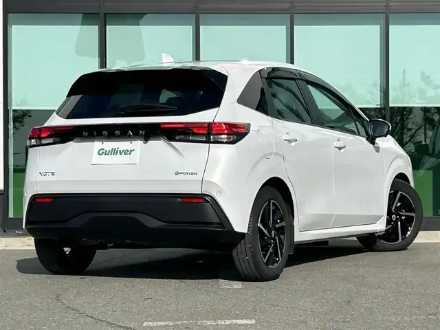 日産 ノート X 和歌山県 2023(令5)年 2.9万km ピュアホワイトパール 純正9インチディスプレイオーディオ/Bluetooth/USB/アラウンドビューモニター/ビルトインETC/前後ドライブレコーダー/デジタルインナーミラー/衝突軽減カメラ/BSM/コーナーセンサー/ステアリングスイッチ/電動パーキングブレーキ/オートブレーキホールド/ドライブモードセレクト/LEDヘッドライト/フォグランプ/オートライト/オートハイビーム/純正16インチAW/ドアバイザー/純正フロアマット/プッシュスタート/スマートキー/取扱説明書