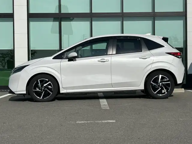 日産 ノート X 和歌山県 2023(令5)年 2.9万km ピュアホワイトパール 純正9インチディスプレイオーディオ/Bluetooth/USB/アラウンドビューモニター/ビルトインETC/前後ドライブレコーダー/デジタルインナーミラー/衝突軽減カメラ/BSM/コーナーセンサー/ステアリングスイッチ/電動パーキングブレーキ/オートブレーキホールド/ドライブモードセレクト/LEDヘッドライト/フォグランプ/オートライト/オートハイビーム/純正16インチAW/ドアバイザー/純正フロアマット/プッシュスタート/スマートキー/取扱説明書