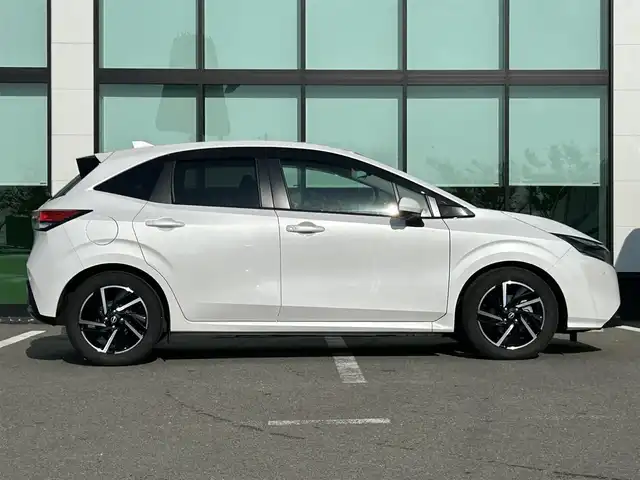 日産 ノート X 和歌山県 2023(令5)年 2.9万km ピュアホワイトパール 純正9インチディスプレイオーディオ/Bluetooth/USB/アラウンドビューモニター/ビルトインETC/前後ドライブレコーダー/デジタルインナーミラー/衝突軽減カメラ/BSM/コーナーセンサー/ステアリングスイッチ/電動パーキングブレーキ/オートブレーキホールド/ドライブモードセレクト/LEDヘッドライト/フォグランプ/オートライト/オートハイビーム/純正16インチAW/ドアバイザー/純正フロアマット/プッシュスタート/スマートキー/取扱説明書