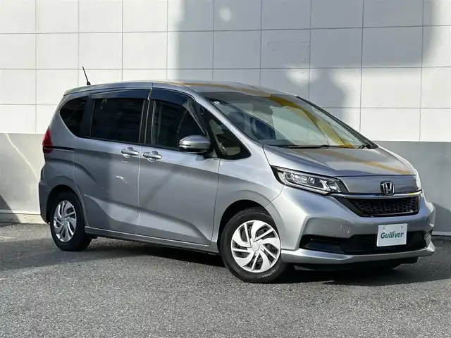 ホンダ フリード G ホンダセンシング 東京都 2022(令4)年 1.1万km ルナシルバーM Cパッケージ/コンフォートビューパッケージ/ホンダセンシング/衝突軽減ブレーキ/歩行者事故低減ステアリング/アダプティブクルーズコントロール/車線維持支援システム/路外逸脱抑制/誤発進抑制/先行車発進お知らせ/標識認識/マルチインフォメーションディスプレイ/純正ナビ/　CD/Bluetooth/SD/FM/AM/バックカメラ/両側パワースライドドア/純正ドライブレコーダー前後/ビルトインETC/オートライト/シートヒーター/電動オート格納ミラー/LEDウインカー付ミラー/親水ドアミラー/ヒーテッドドアミラー/熱線入フロントウインドウ/フロントドア撥水ガラス/車速連動間欠フロントワイパー/インパネセンターテーブル/シートバックポケット/センターアームレスト/ロールサンシェード/プッシュスタート/スマートキー/アイドリングストップ/純正フロアマット/ドアバイザー/保証書/取扱説明書/スペアキー