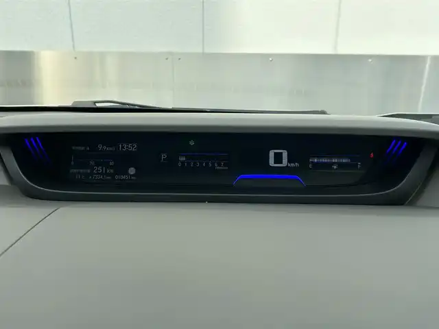 ホンダ フリード G ホンダセンシング 東京都 2022(令4)年 1.1万km ルナシルバーM Cパッケージ/コンフォートビューパッケージ/ホンダセンシング/衝突軽減ブレーキ/歩行者事故低減ステアリング/アダプティブクルーズコントロール/車線維持支援システム/路外逸脱抑制/誤発進抑制/先行車発進お知らせ/標識認識/マルチインフォメーションディスプレイ/純正ナビ/　CD/Bluetooth/SD/FM/AM/バックカメラ/両側パワースライドドア/純正ドライブレコーダー前後/ビルトインETC/オートライト/シートヒーター/電動オート格納ミラー/LEDウインカー付ミラー/親水ドアミラー/ヒーテッドドアミラー/熱線入フロントウインドウ/フロントドア撥水ガラス/車速連動間欠フロントワイパー/インパネセンターテーブル/シートバックポケット/センターアームレスト/ロールサンシェード/プッシュスタート/スマートキー/アイドリングストップ/純正フロアマット/ドアバイザー/保証書/取扱説明書/スペアキー