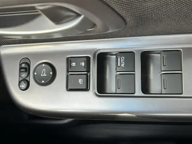 ホンダ フリード G ホンダセンシング 東京都 2022(令4)年 1.1万km ルナシルバーM Cパッケージ/コンフォートビューパッケージ/ホンダセンシング/衝突軽減ブレーキ/歩行者事故低減ステアリング/アダプティブクルーズコントロール/車線維持支援システム/路外逸脱抑制/誤発進抑制/先行車発進お知らせ/標識認識/マルチインフォメーションディスプレイ/純正ナビ/　CD/Bluetooth/SD/FM/AM/バックカメラ/両側パワースライドドア/純正ドライブレコーダー前後/ビルトインETC/オートライト/シートヒーター/電動オート格納ミラー/LEDウインカー付ミラー/親水ドアミラー/ヒーテッドドアミラー/熱線入フロントウインドウ/フロントドア撥水ガラス/車速連動間欠フロントワイパー/インパネセンターテーブル/シートバックポケット/センターアームレスト/ロールサンシェード/プッシュスタート/スマートキー/アイドリングストップ/純正フロアマット/ドアバイザー/保証書/取扱説明書/スペアキー