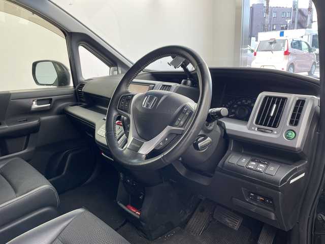 ホンダ ステップワゴン スパーダ Z クールスピリット 兵庫県 2012(平24)年 4.6万km プレミアムスパークルブラックパール ・純正ナビ/CD/DVD/USB/HDD/・純正フリップダウンモニター/・バックカメラ/・両側パワースライドドア/・クルーズコントロール/・パドルシフト/・HIDヘッドライト/・オートライト/・フォグランプ/・ハーフレザー/・純正17インチアルミホイール/・スマートキー/・保証書/・ワンオーナー