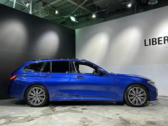 ＢＭＷ ３２０ｄ xDrive ツーリング Mスポーツ 道央・札幌 2020(令2)年 6.7万km 青 サウンドpkg/　・harman/kardonサラウンド・サウンド・システム/　・アコースティックガラス/　・地上デジタルTVチューナー/コンフォートpkg/　・オートマチック・トランク・リッド・オペレーション/　(オープン/クローズ)/　・ストレージ・パッケージ/　・Hifiスピーカー・システム/ドライビング・アシスト・プロフェッショナル/　・ACC/　・ステアリング&レーン・コントロール。アシスト/　・レーン・ディパーチャー・ウォーニング/　(車線逸脱警告システム)/　・レーン・チェンジ・ウォーニング/　・アクティブ・サイド・コリジョン・プロテクション/　・前車接近警告機能/　・衝突回避・被害軽減ブレーキ/　・後車衝突警告機能/　・クロス・トラフィック・ウォーニング/　・高速道路渋滞ハンズ・オフ・アシスト/　・エマージェンシー・ストップ・アシスト/　・トラフィック・サイン・アシスト/BMWライプ・コックピット/　・12.3インチマルチ・ディスプレイメーターパネル/　・10.25インチワイド・コントロール・ディスプレイ/　・HDDナビゲーションシステム/パワーシート(D/N)/シートヒーター(D/N)/黒革レザーシート