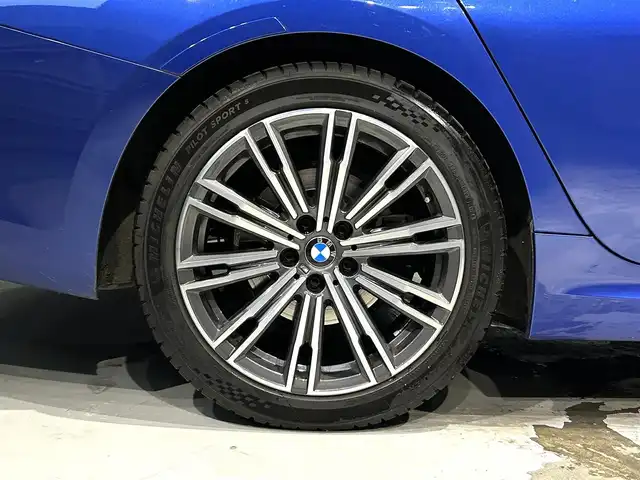 ＢＭＷ ３２０ｄ xDrive ツーリング Mスポーツ 道央・札幌 2020(令2)年 6.7万km 青 サウンドpkg/　・harman/kardonサラウンド・サウンド・システム/　・アコースティックガラス/　・地上デジタルTVチューナー/コンフォートpkg/　・オートマチック・トランク・リッド・オペレーション/　(オープン/クローズ)/　・ストレージ・パッケージ/　・Hifiスピーカー・システム/ドライビング・アシスト・プロフェッショナル/　・ACC/　・ステアリング&レーン・コントロール。アシスト/　・レーン・ディパーチャー・ウォーニング/　(車線逸脱警告システム)/　・レーン・チェンジ・ウォーニング/　・アクティブ・サイド・コリジョン・プロテクション/　・前車接近警告機能/　・衝突回避・被害軽減ブレーキ/　・後車衝突警告機能/　・クロス・トラフィック・ウォーニング/　・高速道路渋滞ハンズ・オフ・アシスト/　・エマージェンシー・ストップ・アシスト/　・トラフィック・サイン・アシスト/BMWライプ・コックピット/　・12.3インチマルチ・ディスプレイメーターパネル/　・10.25インチワイド・コントロール・ディスプレイ/　・HDDナビゲーションシステム/パワーシート(D/N)/シートヒーター(D/N)/黒革レザーシート