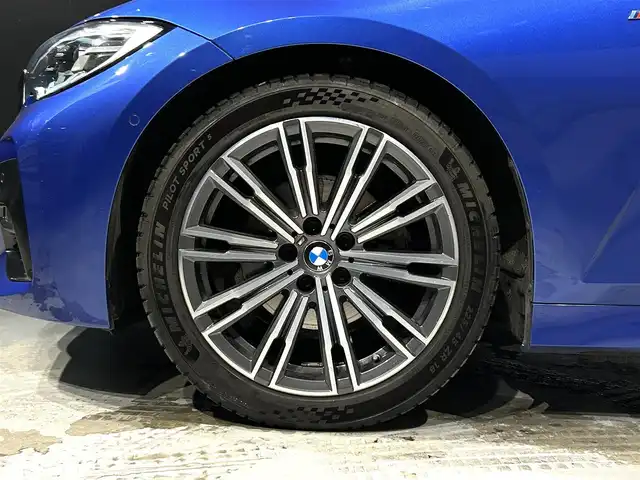 ＢＭＷ ３２０ｄ xDrive ツーリング Mスポーツ 道央・札幌 2020(令2)年 6.7万km 青 サウンドpkg/　・harman/kardonサラウンド・サウンド・システム/　・アコースティックガラス/　・地上デジタルTVチューナー/コンフォートpkg/　・オートマチック・トランク・リッド・オペレーション/　(オープン/クローズ)/　・ストレージ・パッケージ/　・Hifiスピーカー・システム/ドライビング・アシスト・プロフェッショナル/　・ACC/　・ステアリング&レーン・コントロール。アシスト/　・レーン・ディパーチャー・ウォーニング/　(車線逸脱警告システム)/　・レーン・チェンジ・ウォーニング/　・アクティブ・サイド・コリジョン・プロテクション/　・前車接近警告機能/　・衝突回避・被害軽減ブレーキ/　・後車衝突警告機能/　・クロス・トラフィック・ウォーニング/　・高速道路渋滞ハンズ・オフ・アシスト/　・エマージェンシー・ストップ・アシスト/　・トラフィック・サイン・アシスト/BMWライプ・コックピット/　・12.3インチマルチ・ディスプレイメーターパネル/　・10.25インチワイド・コントロール・ディスプレイ/　・HDDナビゲーションシステム/パワーシート(D/N)/シートヒーター(D/N)/黒革レザーシート