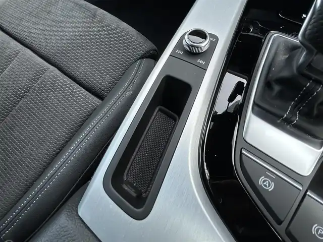 アウディ Ａ４ アバント 35TDI Sライン 茨城県 2022(令4)年 1.5万km 黒 ワンオーナー　/ＳｌｉｎｅｐｌｕｓＰＫＧ　/コンフォートＰＫＧ　/マトリクスＬＥＤ　/サラウンドビューカメラ　/バーチャルコックピット　/アンビエントライト　/ＰＷテールゲート　/半革　/全席シートヒーター　/ＰＷシート/純正ナビ/フルセグTV/禁煙車