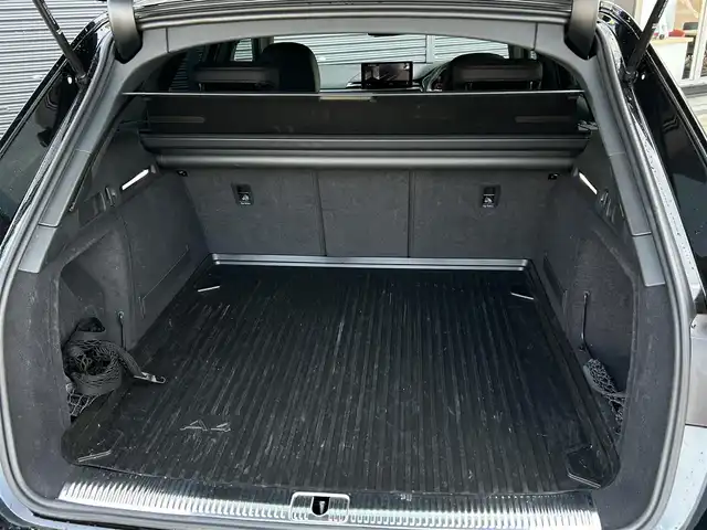 アウディ Ａ４ アバント 35TDI Sライン 茨城県 2022(令4)年 1.5万km 黒 ワンオーナー　/ＳｌｉｎｅｐｌｕｓＰＫＧ　/コンフォートＰＫＧ　/マトリクスＬＥＤ　/サラウンドビューカメラ　/バーチャルコックピット　/アンビエントライト　/ＰＷテールゲート　/半革　/全席シートヒーター　/ＰＷシート/純正ナビ/フルセグTV/禁煙車