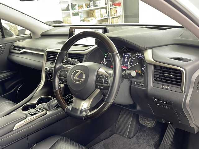 レクサス ＲＸ 200t バージョンL 道央・札幌 2016(平28)年 3.7万km ソニッククォーツ ・４WD　　ターボ/・Lexus Safety System /・プリクラッシュセーフティ/・レーンキーピングアシスト/・オートマチックハイビーム/・レーダークルーズコントロール/・純正大型ディスプレイナビ/・BD.DVD.CD.USB/・Bluetooth/フルセグ/・バックカメラ/・ムーンルーフ/・パワーバックドア/・HUD/ステアリングヒーター/・ミラーヒーター/・全席パワーシート/シートヒーター/・レザーシート/エアーシート/・ビルトインETC