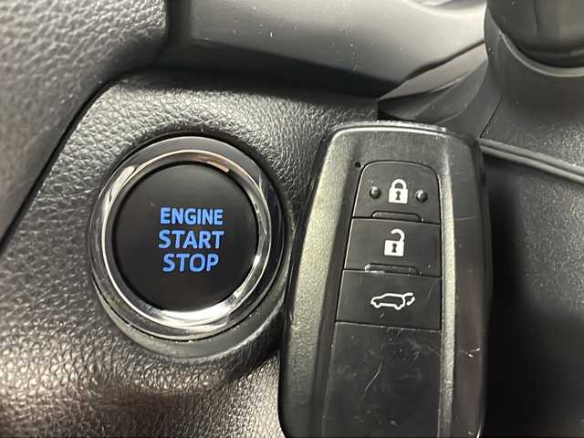 トヨタ ＲＡＶ４ G Zパッケージ 新潟県 2019(令1)年 4.1万km ホワイトパールクリスタルシャイン 4WD/純正ナビ/　　フルセグ/CD/HDMI/BT/バックカメラ/パワーバックドア/レーダークルーズコントロール/LEDオートライト/オートマチックハイビーム/Fフォグ/レザーシート/パワーシート/シートメモリー/シートヒーター/純正19インチアルミホイール/ステアリングスイッチ/デジタルインナーミラー/置くだけ充電/ステリングヒーター/スマートキー/ビルトインETC