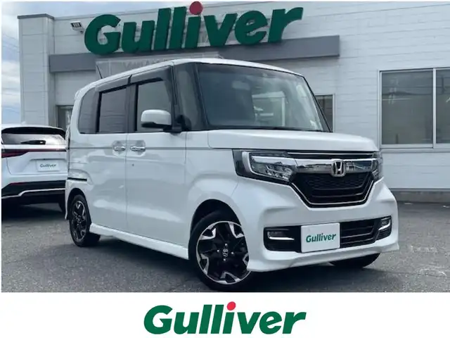 ホンダ Ｎ ＢＯＸ カスタム G EX ターボ ホンダセンシング 三重県 2018(平30)年 6.2万km プラチナホワイトパール ホンダセンシング/・衝突軽減ブレーキ/・誤発進抑制機能/・後方誤発進抑制機能/・歩行者事故低減ステアリング/・先行車発進お知らせ機能/・アダプティブクルーズコントロール/・車線維持支援システム/・オートハイビーム/・標識認識機能/・路外逸脱抑制機能/ターボ/純正8型ナビ/フルセグTV/【CD/DVD/SD/Bluetooth/USB/AUX】/バックカメラ/ビルトインETC/ドライブレコーダー/両側パワースライドドア/パドルシフト/ハーフレザーシート/レザー調シートカバー/オートライト/LEDヘッドランプ/LEDフロントフォグランプ/プッシュスタート/スマートキー/スペアキー/純正フロアマット