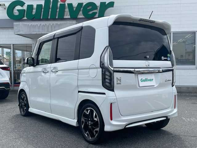 ホンダ Ｎ ＢＯＸ カスタム G EX ターボ ホンダセンシング 三重県 2018(平30)年 6.2万km プラチナホワイトパール ホンダセンシング/・衝突軽減ブレーキ/・誤発進抑制機能/・後方誤発進抑制機能/・歩行者事故低減ステアリング/・先行車発進お知らせ機能/・アダプティブクルーズコントロール/・車線維持支援システム/・オートハイビーム/・標識認識機能/・路外逸脱抑制機能/ターボ/純正8型ナビ/フルセグTV/【CD/DVD/SD/Bluetooth/USB/AUX】/バックカメラ/ビルトインETC/ドライブレコーダー/両側パワースライドドア/パドルシフト/ハーフレザーシート/レザー調シートカバー/オートライト/LEDヘッドランプ/LEDフロントフォグランプ/プッシュスタート/スマートキー/スペアキー/純正フロアマット