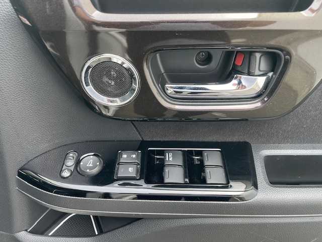 ホンダ Ｎ ＢＯＸ カスタム G EX ターボ ホンダセンシング 三重県 2018(平30)年 6.2万km プラチナホワイトパール ホンダセンシング/・衝突軽減ブレーキ/・誤発進抑制機能/・後方誤発進抑制機能/・歩行者事故低減ステアリング/・先行車発進お知らせ機能/・アダプティブクルーズコントロール/・車線維持支援システム/・オートハイビーム/・標識認識機能/・路外逸脱抑制機能/ターボ/純正8型ナビ/フルセグTV/【CD/DVD/SD/Bluetooth/USB/AUX】/バックカメラ/ビルトインETC/ドライブレコーダー/両側パワースライドドア/パドルシフト/ハーフレザーシート/レザー調シートカバー/オートライト/LEDヘッドランプ/LEDフロントフォグランプ/プッシュスタート/スマートキー/スペアキー/純正フロアマット