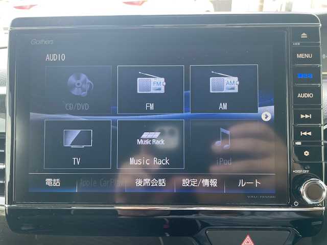 ホンダ Ｎ ＢＯＸ カスタム G EX ターボ ホンダセンシング 三重県 2018(平30)年 6.2万km プラチナホワイトパール ホンダセンシング/・衝突軽減ブレーキ/・誤発進抑制機能/・後方誤発進抑制機能/・歩行者事故低減ステアリング/・先行車発進お知らせ機能/・アダプティブクルーズコントロール/・車線維持支援システム/・オートハイビーム/・標識認識機能/・路外逸脱抑制機能/ターボ/純正8型ナビ/フルセグTV/【CD/DVD/SD/Bluetooth/USB/AUX】/バックカメラ/ビルトインETC/ドライブレコーダー/両側パワースライドドア/パドルシフト/ハーフレザーシート/レザー調シートカバー/オートライト/LEDヘッドランプ/LEDフロントフォグランプ/プッシュスタート/スマートキー/スペアキー/純正フロアマット
