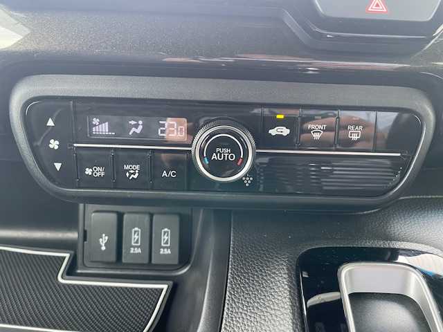 ホンダ Ｎ ＢＯＸ カスタム G EX ターボ ホンダセンシング 三重県 2018(平30)年 6.2万km プラチナホワイトパール ホンダセンシング/・衝突軽減ブレーキ/・誤発進抑制機能/・後方誤発進抑制機能/・歩行者事故低減ステアリング/・先行車発進お知らせ機能/・アダプティブクルーズコントロール/・車線維持支援システム/・オートハイビーム/・標識認識機能/・路外逸脱抑制機能/ターボ/純正8型ナビ/フルセグTV/【CD/DVD/SD/Bluetooth/USB/AUX】/バックカメラ/ビルトインETC/ドライブレコーダー/両側パワースライドドア/パドルシフト/ハーフレザーシート/レザー調シートカバー/オートライト/LEDヘッドランプ/LEDフロントフォグランプ/プッシュスタート/スマートキー/スペアキー/純正フロアマット