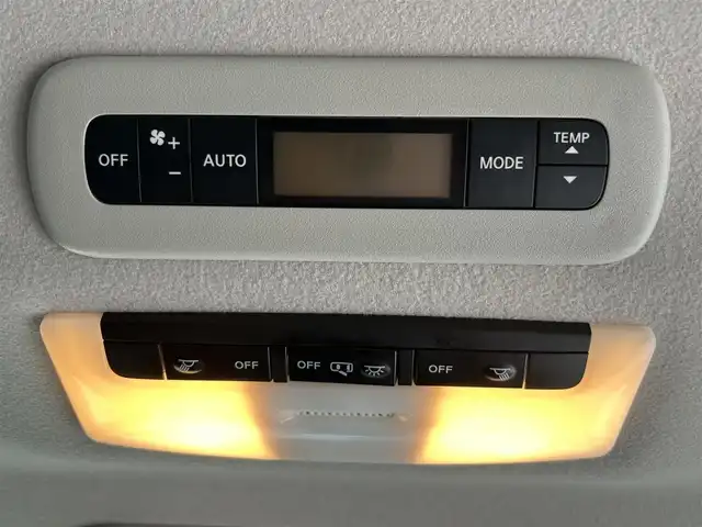 日産 セレナ ハイウェイスター Vセレクション 奈良県 2018(平30)年 4.2万km ブリリアントホワイトパール 純正９インチナビ　/フルセグＴＶ　/プロパイロット　/アラウンドビューモニター　/純正フリップダウンモニター　/デジタルインナーミラー　/両側パワースライドドア　/ビルトインＥＴＣ　/前後ドライブレコーダー　/ＷＡＣ/追従型クルーズコントロール/スマートキー/前後コーナーセンサー/LEDヘッドライト/AUTOHOLD