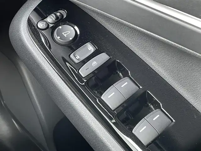 ホンダ ヴェゼル ハイブリッド e:HEV Z 島根県 2021(令3)年 4.2万km パール ホンダセンシング /純正ナビ/CD/DVD/DTV/Bluetooth/USB/バックカメラ/パワーバックドア /レーダークルーズコントロール/ハーフレザー調シート/シートヒーター /ステアリングスイッチ/パドルシフト/ドライブレコーダー/ビルトインETC/スマートキー/スペアキー /プッシュスタート /純正フロアマット/ドアバイザー/コーナーセンサー /BSM/置くだけ充電