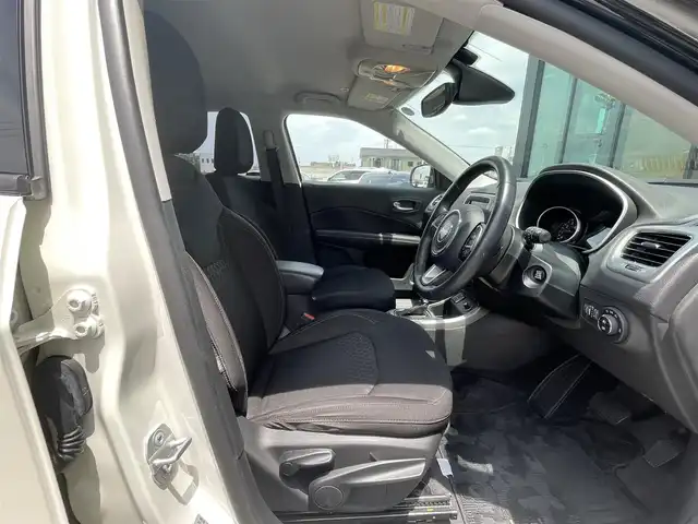 クライスラー・ジープ ジープ コンパス ロンジチュード 石川県 2019(平31)年 5.5万km パール 衝突軽減ブレーキ/アダプティブクルーズコントロール/ブラインドスポットモニター/パーキングアシスト/純正ナビ/フルセグＴＶ/バックカメラ/ＡｐｐｌｅＣａｒＰｌａｙ/クリアランスソナー/ＥＴＣ
