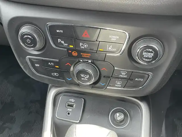 クライスラー・ジープ ジープ コンパス ロンジチュード 石川県 2019(平31)年 5.5万km パール 衝突軽減ブレーキ/アダプティブクルーズコントロール/ブラインドスポットモニター/パーキングアシスト/純正ナビ/フルセグＴＶ/バックカメラ/ＡｐｐｌｅＣａｒＰｌａｙ/クリアランスソナー/ＥＴＣ