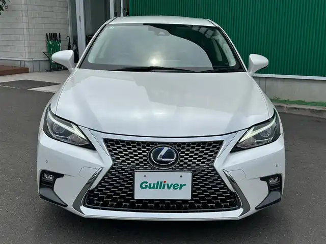 レクサス ＣＴ 200h バージョンC 宮城県 2018(平30)年 7.3万km ソニッククォーツ クリアランスソナー/バックソナー/＝＝＝/セーフティシステムプラス/・プリクラッシュセーフティシステム/・レーンディパーチャーアラート/・オートマチックハイビーム/・レーダークルーズコントロール（ブレーキ制御付）/純正ナビ/・CD/DVD/・Bluetooth/・フルセグTV/バックカメラ/ビルトインETC2.0/シートヒーター/パワーシート/革巻きステアリング/パドルシフト/ステアリングスイッチ/LEDヘッドランプ/LEDフロントフォグランプ/オートライト/スマートキー＆プッシュスタート/電動格納ミラー/純正16インチAW/純正フロアマット/トノカバー/ドアバイザー/W/サイド/カーテン/ニーエアバッグ