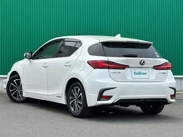 レクサス ＣＴ 200h バージョンC 宮城県 2018(平30)年 7.3万km ソニッククォーツ クリアランスソナー/バックソナー/＝＝＝/セーフティシステムプラス/・プリクラッシュセーフティシステム/・レーンディパーチャーアラート/・オートマチックハイビーム/・レーダークルーズコントロール（ブレーキ制御付）/純正ナビ/・CD/DVD/・Bluetooth/・フルセグTV/バックカメラ/ビルトインETC2.0/シートヒーター/パワーシート/革巻きステアリング/パドルシフト/ステアリングスイッチ/LEDヘッドランプ/LEDフロントフォグランプ/オートライト/スマートキー＆プッシュスタート/電動格納ミラー/純正16インチAW/純正フロアマット/トノカバー/ドアバイザー/W/サイド/カーテン/ニーエアバッグ