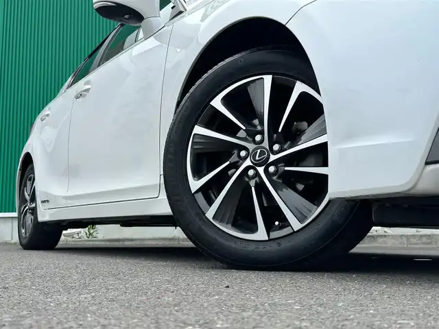 レクサス ＣＴ 200h バージョンC 宮城県 2018(平30)年 7.3万km ソニッククォーツ クリアランスソナー/バックソナー/＝＝＝/セーフティシステムプラス/・プリクラッシュセーフティシステム/・レーンディパーチャーアラート/・オートマチックハイビーム/・レーダークルーズコントロール（ブレーキ制御付）/純正ナビ/・CD/DVD/・Bluetooth/・フルセグTV/バックカメラ/ビルトインETC2.0/シートヒーター/パワーシート/革巻きステアリング/パドルシフト/ステアリングスイッチ/LEDヘッドランプ/LEDフロントフォグランプ/オートライト/スマートキー＆プッシュスタート/電動格納ミラー/純正16インチAW/純正フロアマット/トノカバー/ドアバイザー/W/サイド/カーテン/ニーエアバッグ