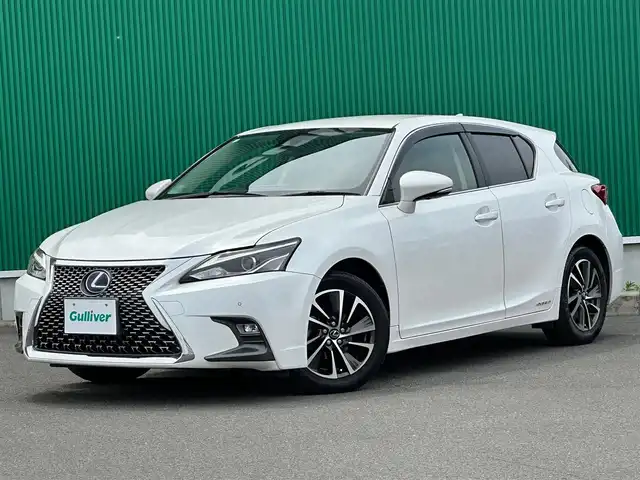 レクサス ＣＴ 200h バージョンC 宮城県 2018(平30)年 7.3万km ソニッククォーツ クリアランスソナー/バックソナー/＝＝＝/セーフティシステムプラス/・プリクラッシュセーフティシステム/・レーンディパーチャーアラート/・オートマチックハイビーム/・レーダークルーズコントロール（ブレーキ制御付）/純正ナビ/・CD/DVD/・Bluetooth/・フルセグTV/バックカメラ/ビルトインETC2.0/シートヒーター/パワーシート/革巻きステアリング/パドルシフト/ステアリングスイッチ/LEDヘッドランプ/LEDフロントフォグランプ/オートライト/スマートキー＆プッシュスタート/電動格納ミラー/純正16インチAW/純正フロアマット/トノカバー/ドアバイザー/W/サイド/カーテン/ニーエアバッグ