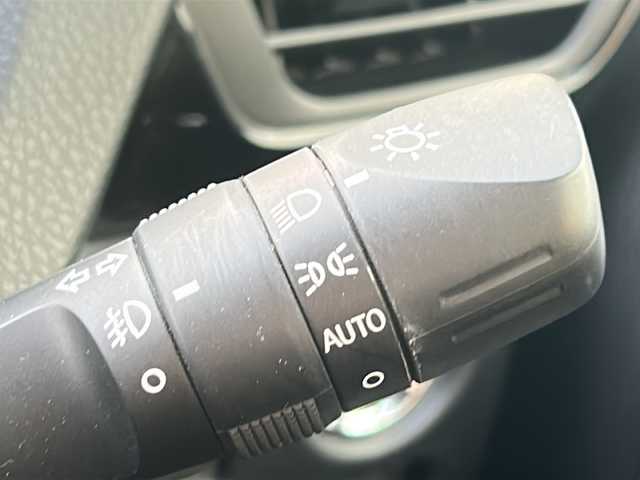 トヨタ ヴォクシー ZS 煌 福岡県 2018(平30)年 4.8万km ホワイトパールクリスタルシャイン ・11インチALPINEナビ/（BLUETOOTH/フルセグ/バックカメラ/・スペアキー/・ビルトインETC/・フリップダウンモニター/・WAC/・アイドリングストップ/・クルーズコントロール/・両側パワースライドドア/・純正フロアマット/・純正アルミホイール/・横滑り防止装置/・レーンキープアシスト/・オートマチックハイビーム/・エコモード/・ISOFIX/・トヨタセーフティセンス/・LEDヘッドライト/・保証書/・取扱説明書
