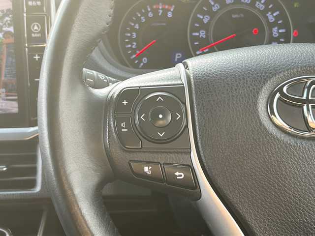 トヨタ ヴォクシー ZS 煌 福岡県 2018(平30)年 4.8万km ホワイトパールクリスタルシャイン ・11インチALPINEナビ/（BLUETOOTH/フルセグ/バックカメラ/・スペアキー/・ビルトインETC/・フリップダウンモニター/・WAC/・アイドリングストップ/・クルーズコントロール/・両側パワースライドドア/・純正フロアマット/・純正アルミホイール/・横滑り防止装置/・レーンキープアシスト/・オートマチックハイビーム/・エコモード/・ISOFIX/・トヨタセーフティセンス/・LEDヘッドライト/・保証書/・取扱説明書