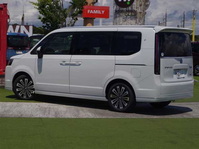 ホンダ ステップワゴン スパーダ eHEV プレミアムライン 千葉県 2025(令7)年 0.1万km未満 プラチナホワイトパール e:HEV スパーダ プレミアムライン　純正11.4インチナビ/ホンダセンシング/・衝突軽減ブレーキ（CMBS）/・車線維持支援システム（LKAS）/・アダプティブクルーズコントロール（ACC）/・後方誤発進抑制機能/・誤発進抑制機能/パワーバックドア/両側パワースライドドア/ホンダコネクトナビ/地デジTV/【DVD/CD再生機能　Bluetooth接続】/【Apple CarPlay　Android Auto対応】/マルチビューカメラシステム/ハーフレザーシート/前席シートヒーター/革巻きステアリング/ステアリングスイッチ/パドルシフト/LEDヘッドライト/フォグライト/ウインカーミラー/コーナーセンサー/純正17インチアルミホイル/サイド/カーテンエアバッグ/Honda スマートキー