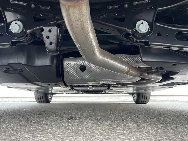 トヨタ プリウス X 滋賀県 2023(令5)年 0.1万km未満 スーパーホワイトⅡ 9型ディスプレイオーディオ/・フルセグTV/・Bluetooth/・USB/・バックカメラ/ETC/100V充電/コーナーセンサー/トヨタセーフティーセンス/・プリクラッシュセーフティー/・レーダークルーズコントロール/・レーントレーシングアシスト/・レーンディパーチャーアラート/・アダプティブハイビームシステム/・ロードサインアシスト/ブラインドスポットモニター/電格ウィンカーミラー/オートリトラミラー/ドアミラーヒーター/ドアバイザー/プッシュスタート/スマートキー