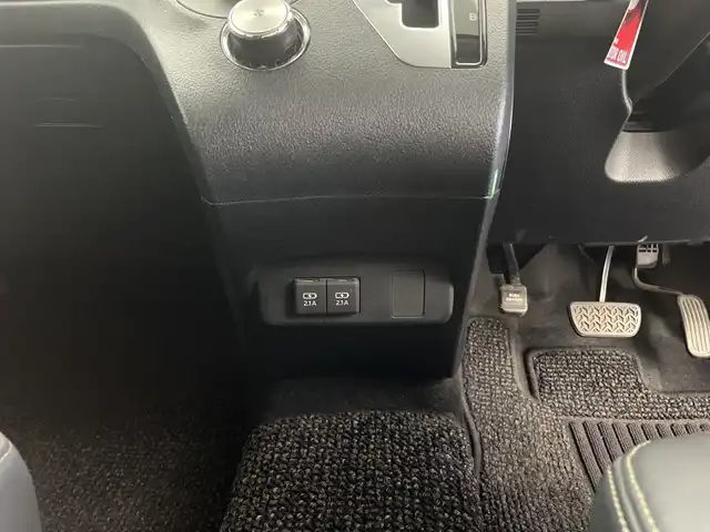 トヨタ シエンタ G クエロ 鹿児島県 2018(平30)年 4.4万km ホワイトパールクリスタルシャイン 純正SDナビDTV/・CD/DVD/BT/SD/USB/フルセグ/全周囲カメラ/両側パワースライドドア/ドライブレコーダー/LEDライト/オートハイビーム/ハーフレザーシート/ステアリングリモコン/トヨタセーフティセンス/・衝突軽減ブレーキ/・車線維持支援機能/・アダプティブドライビングビーム/・先導車発信支援機能/・ペダル踏み間違い時加速抑制機能/マット/バイザー/スマートキー/保証書・取説有り