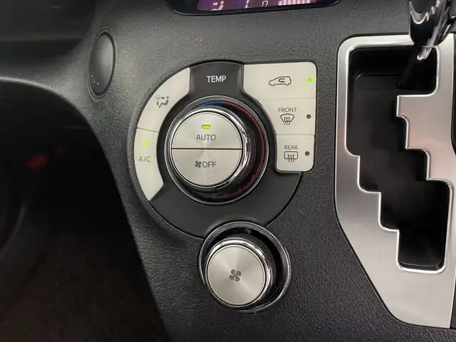 トヨタ シエンタ G クエロ 鹿児島県 2018(平30)年 4.4万km ホワイトパールクリスタルシャイン 純正SDナビDTV/・CD/DVD/BT/SD/USB/フルセグ/全周囲カメラ/両側パワースライドドア/ドライブレコーダー/LEDライト/オートハイビーム/ハーフレザーシート/ステアリングリモコン/トヨタセーフティセンス/・衝突軽減ブレーキ/・車線維持支援機能/・アダプティブドライビングビーム/・先導車発信支援機能/・ペダル踏み間違い時加速抑制機能/マット/バイザー/スマートキー/保証書・取説有り