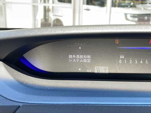 ホンダ ステップワゴン スパーダ クールスピリット 静岡県 2015(平27)年 6.9万km ホワイトオーキッドパール 純正SDナビ/・CD/・DVD/・フルセグＴＶ/・Bluetooth/・HDMI/・AM/・FM/主要装備/・両側パワスラ/・後席モニター/・ホンダセンシング/・衝突軽減/・レーンキープ/・追従クルコン/・コーナーセンサー前後/・バックカメラ/・ドラレコ前/・ビルトインＥＴＣ/・ハーフレザーシート/・シートヒーター/・ヒーテッドドアミラー/・パドルシフト/・純正フロアマット/・純正アルミホイール