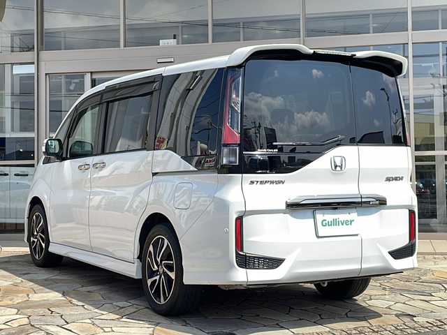 ホンダ ステップワゴン スパーダ クールスピリット 静岡県 2015(平27)年 6.9万km ホワイトオーキッドパール 純正SDナビ/・CD/・DVD/・フルセグＴＶ/・Bluetooth/・HDMI/・AM/・FM/主要装備/・両側パワスラ/・後席モニター/・ホンダセンシング/・衝突軽減/・レーンキープ/・追従クルコン/・コーナーセンサー前後/・バックカメラ/・ドラレコ前/・ビルトインＥＴＣ/・ハーフレザーシート/・シートヒーター/・ヒーテッドドアミラー/・パドルシフト/・純正フロアマット/・純正アルミホイール