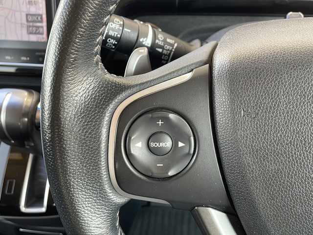 ホンダ ステップワゴン スパーダ クールスピリット 静岡県 2015(平27)年 6.9万km ホワイトオーキッドパール 純正SDナビ/・CD/・DVD/・フルセグＴＶ/・Bluetooth/・HDMI/・AM/・FM/主要装備/・両側パワスラ/・後席モニター/・ホンダセンシング/・衝突軽減/・レーンキープ/・追従クルコン/・コーナーセンサー前後/・バックカメラ/・ドラレコ前/・ビルトインＥＴＣ/・ハーフレザーシート/・シートヒーター/・ヒーテッドドアミラー/・パドルシフト/・純正フロアマット/・純正アルミホイール