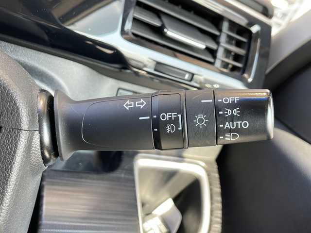 ホンダ ステップワゴン スパーダ クールスピリット 静岡県 2015(平27)年 6.9万km ホワイトオーキッドパール 純正SDナビ/・CD/・DVD/・フルセグＴＶ/・Bluetooth/・HDMI/・AM/・FM/主要装備/・両側パワスラ/・後席モニター/・ホンダセンシング/・衝突軽減/・レーンキープ/・追従クルコン/・コーナーセンサー前後/・バックカメラ/・ドラレコ前/・ビルトインＥＴＣ/・ハーフレザーシート/・シートヒーター/・ヒーテッドドアミラー/・パドルシフト/・純正フロアマット/・純正アルミホイール